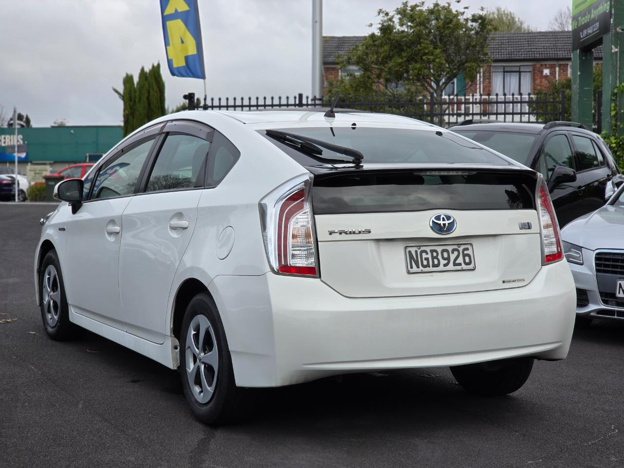 2014 Toyota PRIUS Carousel 3