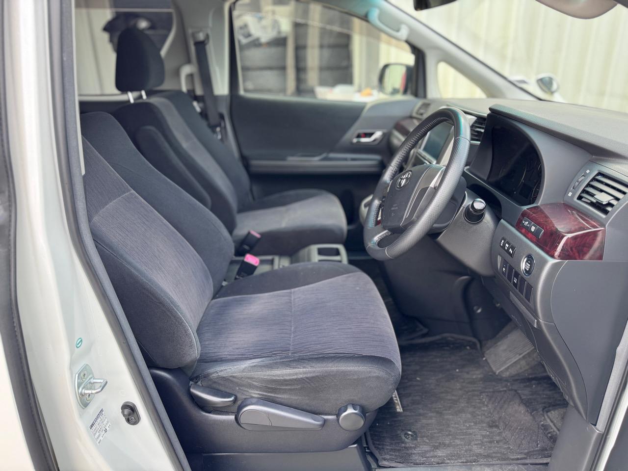2013 Toyota Vellfire Carousel 7