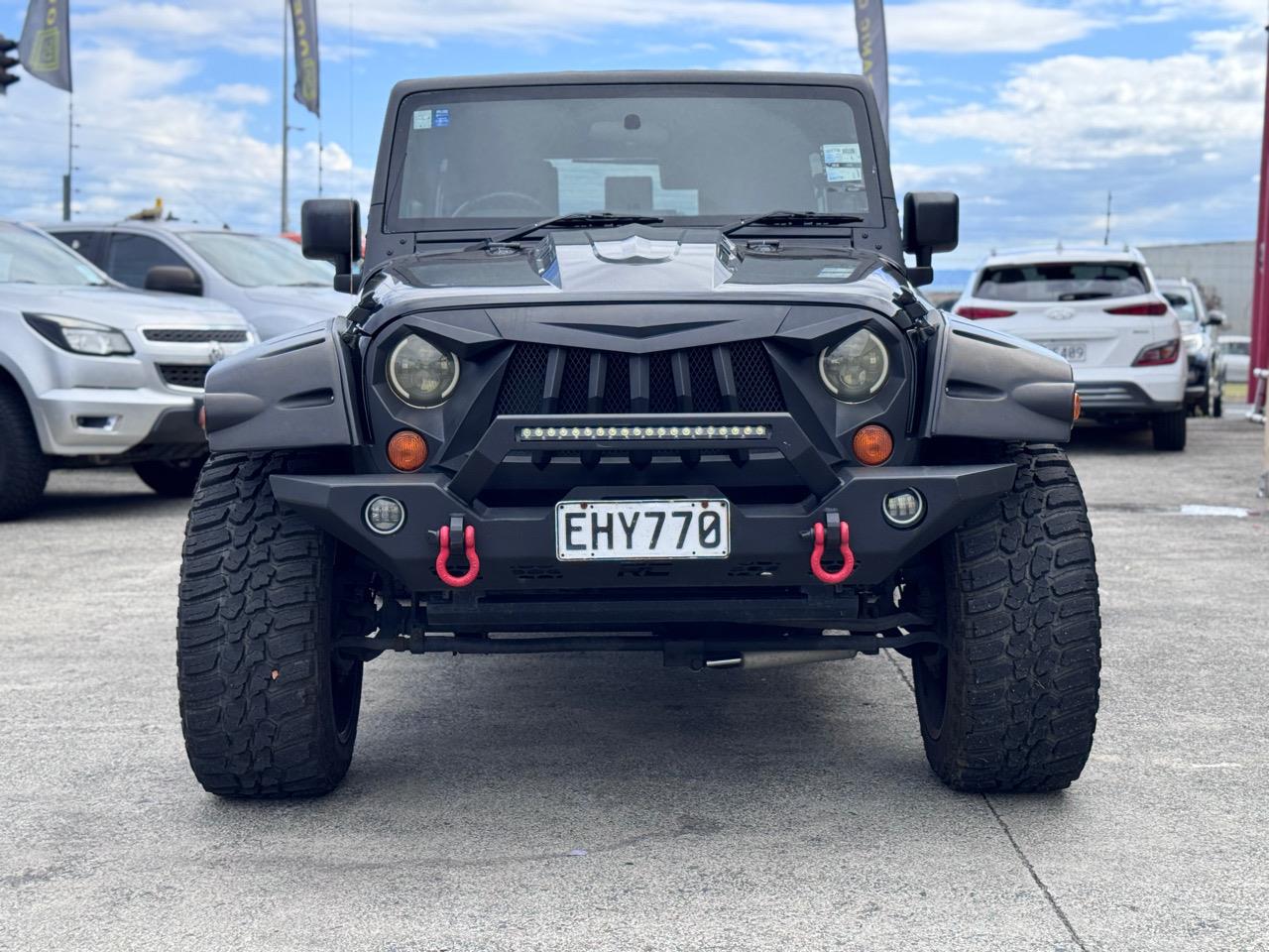 2008 Jeep Wrangler SAHARA 2.8 DSL A 4DR Carousel 1