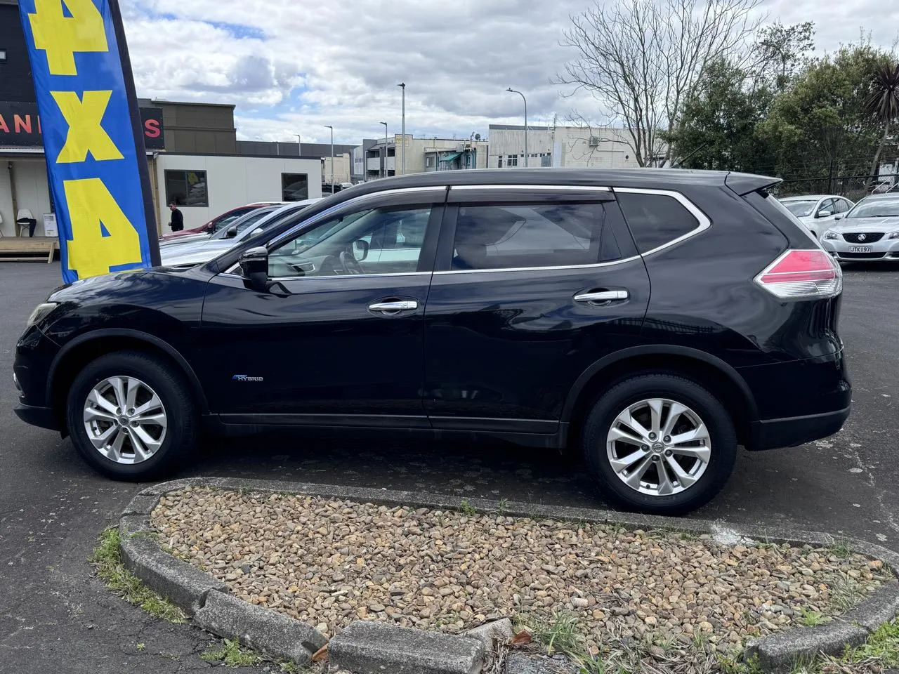 2015 Nissan X-TRAIL HYBRID Carousel 2