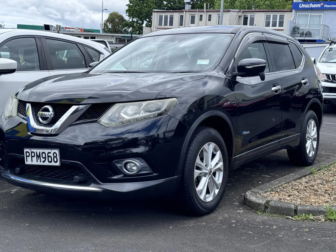 2015 Nissan X-TRAIL HYBRID Carousel 1