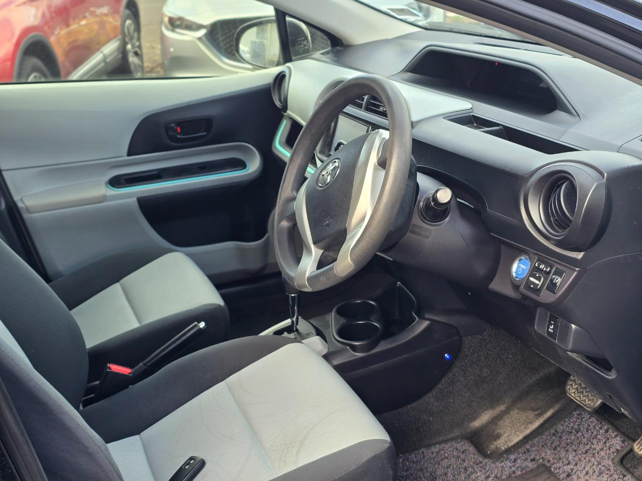 2012 Toyota AQUA Carousel 6