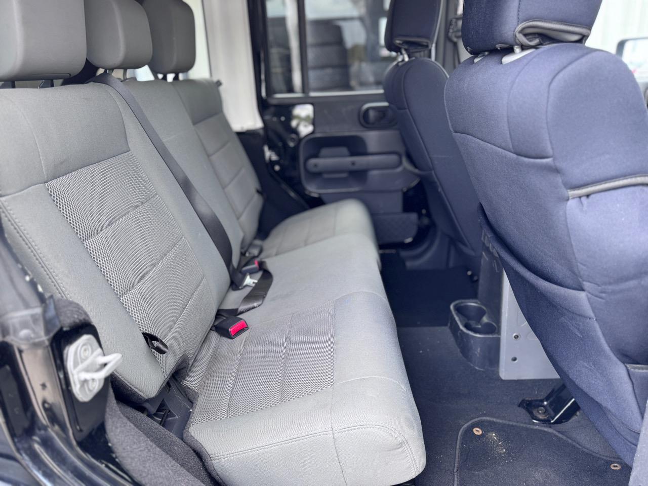 2008 Jeep Wrangler SAHARA 2.8 DSL A 4DR Carousel 8