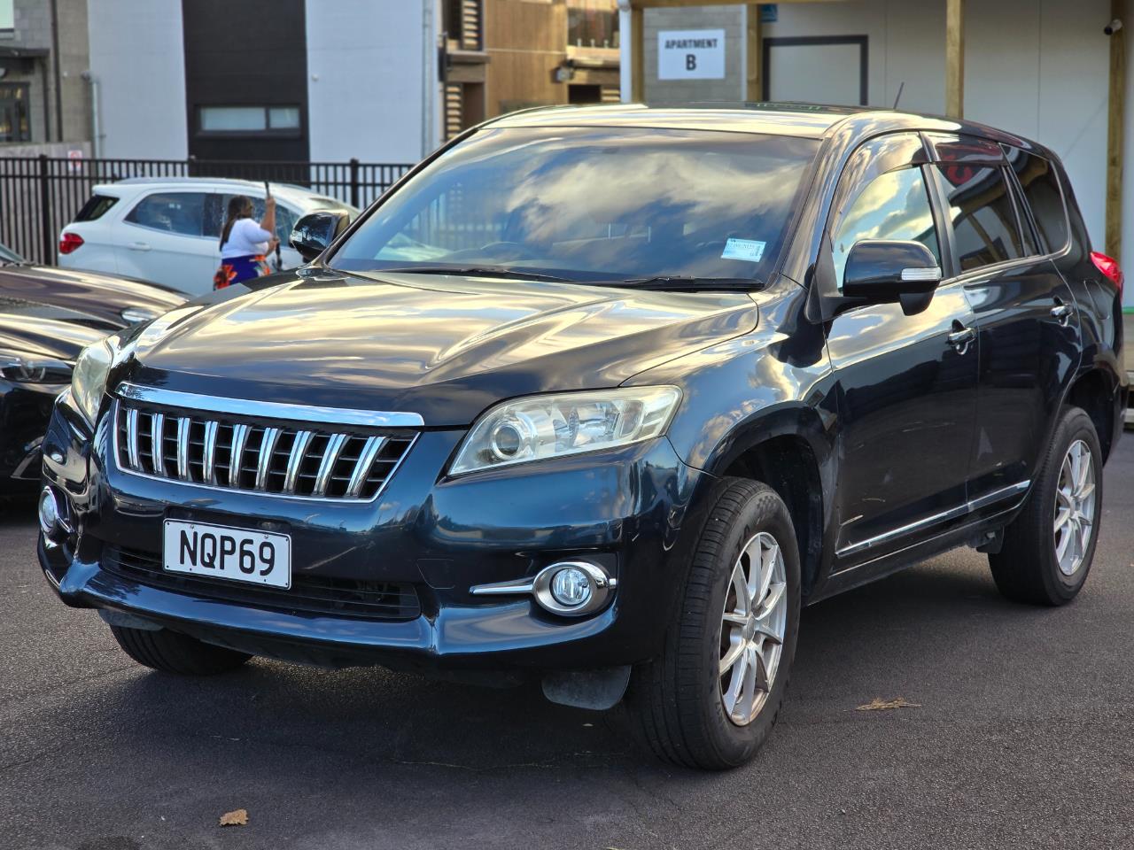 2010 Toyota Vanguard Carousel 1
