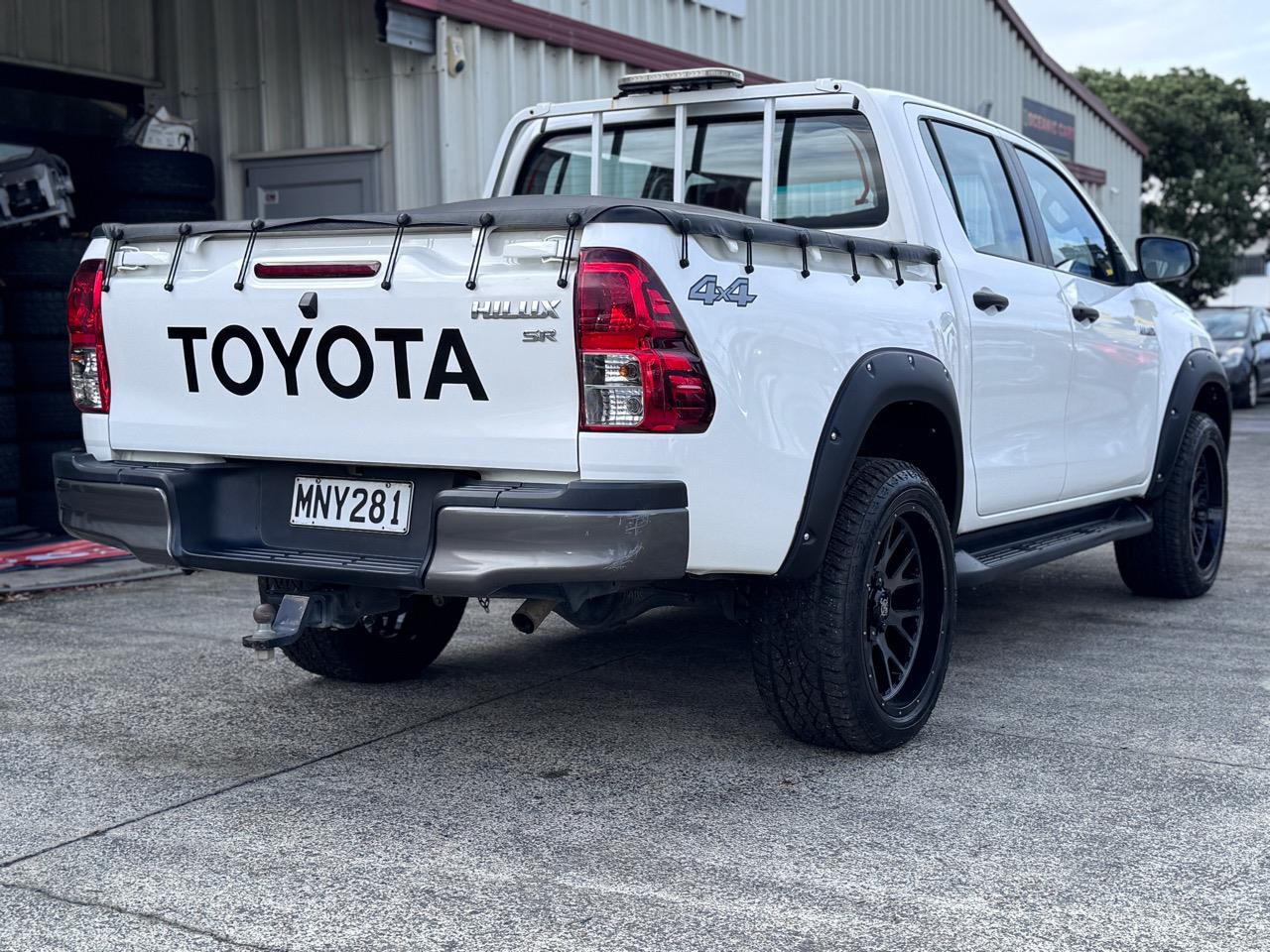 2019 Toyota HILUX SR TD DC 2.8DT/4WD Carousel 7