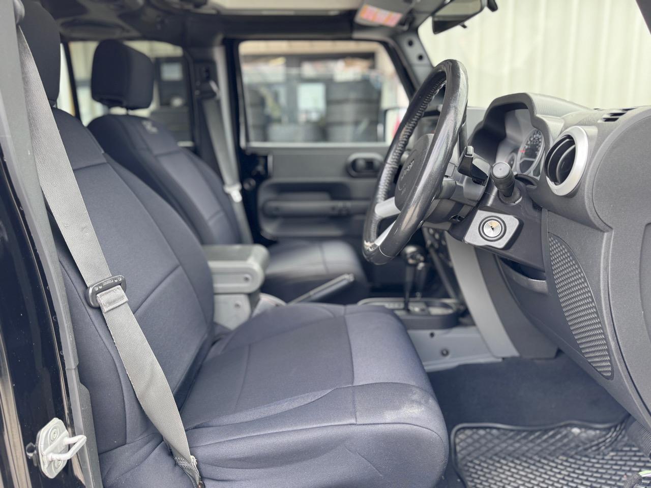 2008 Jeep Wrangler SAHARA 2.8 DSL A 4DR Carousel 7
