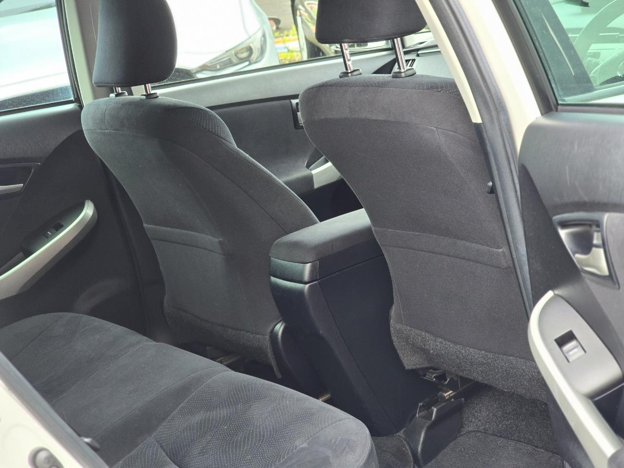 2014 Toyota PRIUS Carousel 7