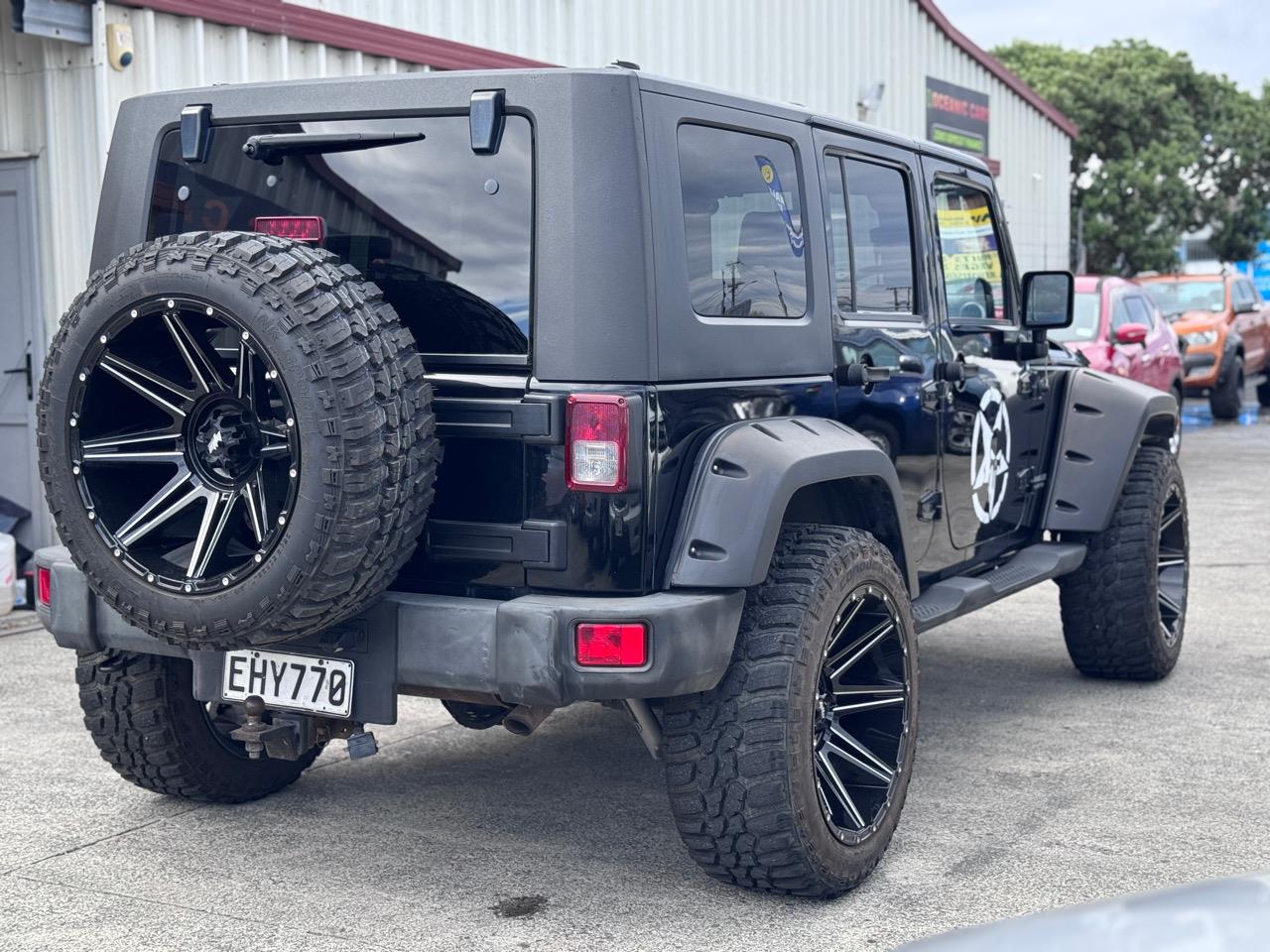 2008 Jeep Wrangler SAHARA 2.8 DSL A 4DR Carousel 5