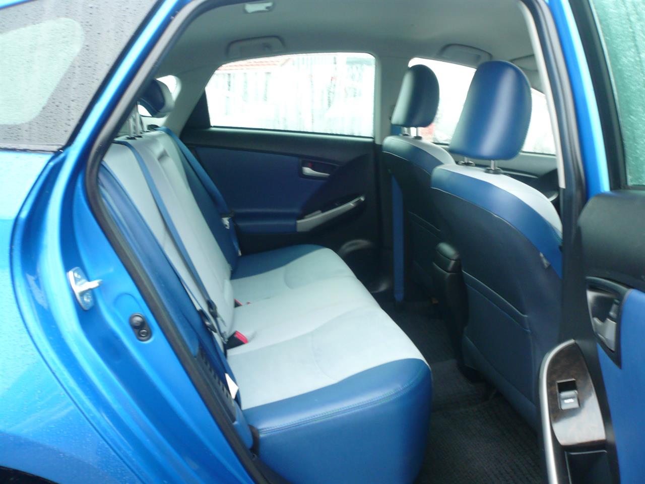 2014 Toyota Prius 1800cc hybrid 8 airbags abs alloys econmical Carousel 12