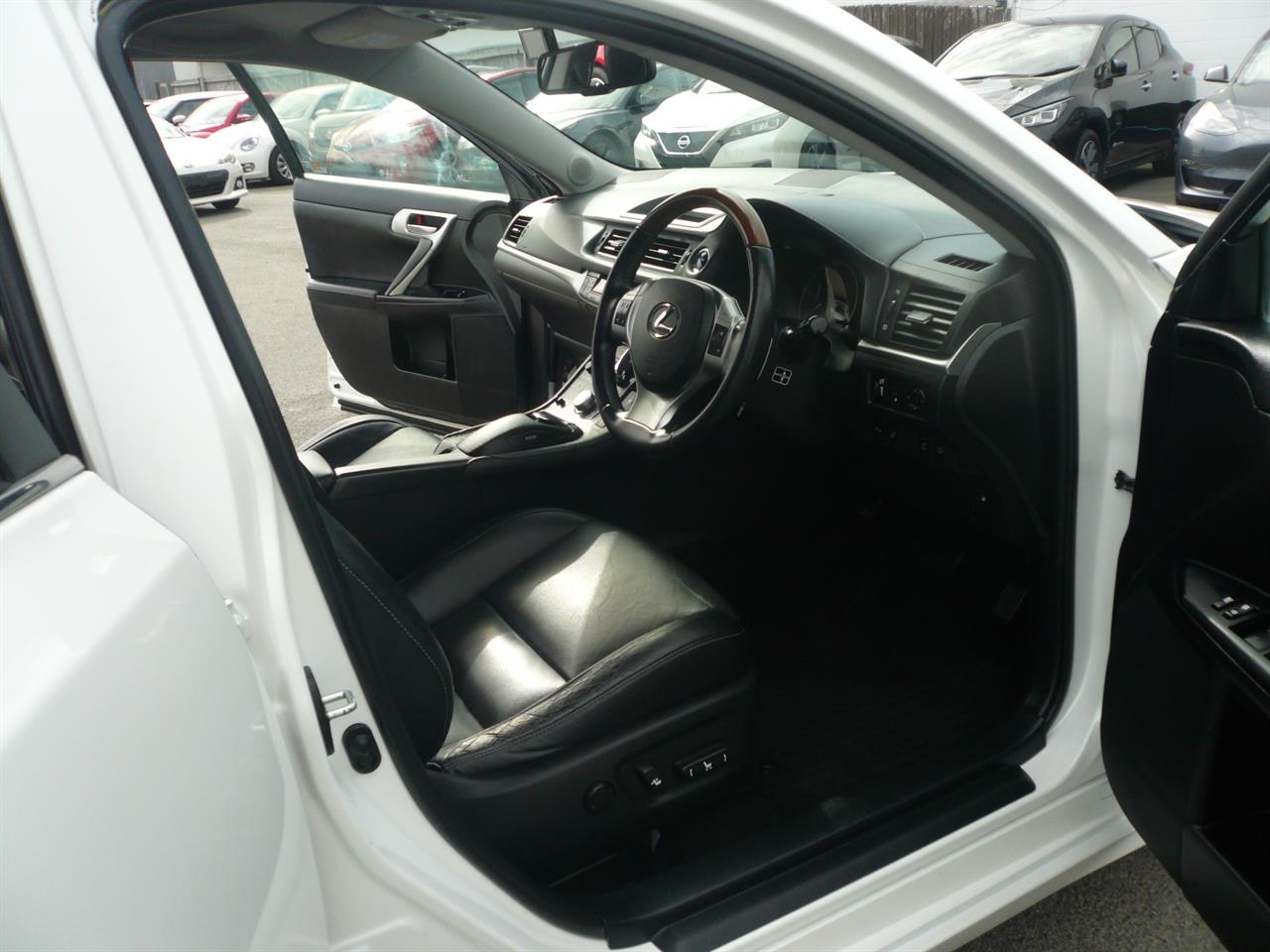 2013 Lexus CT200H 1800cc hybrid leather 8 airbags abs alloys Carousel 17