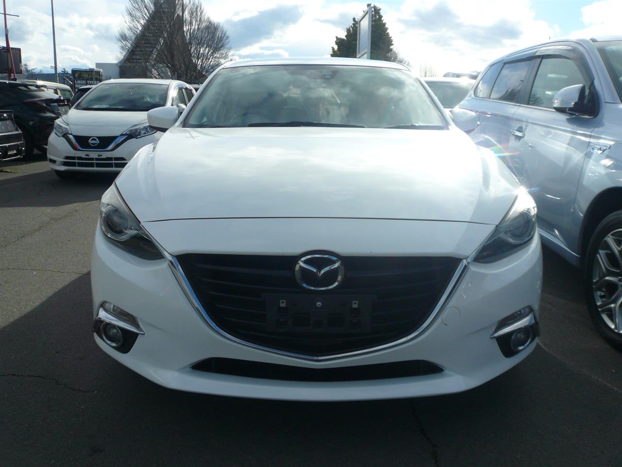 2014 Mazda Axela 6 speed 1500cc skyactive airbags abs Carousel 6