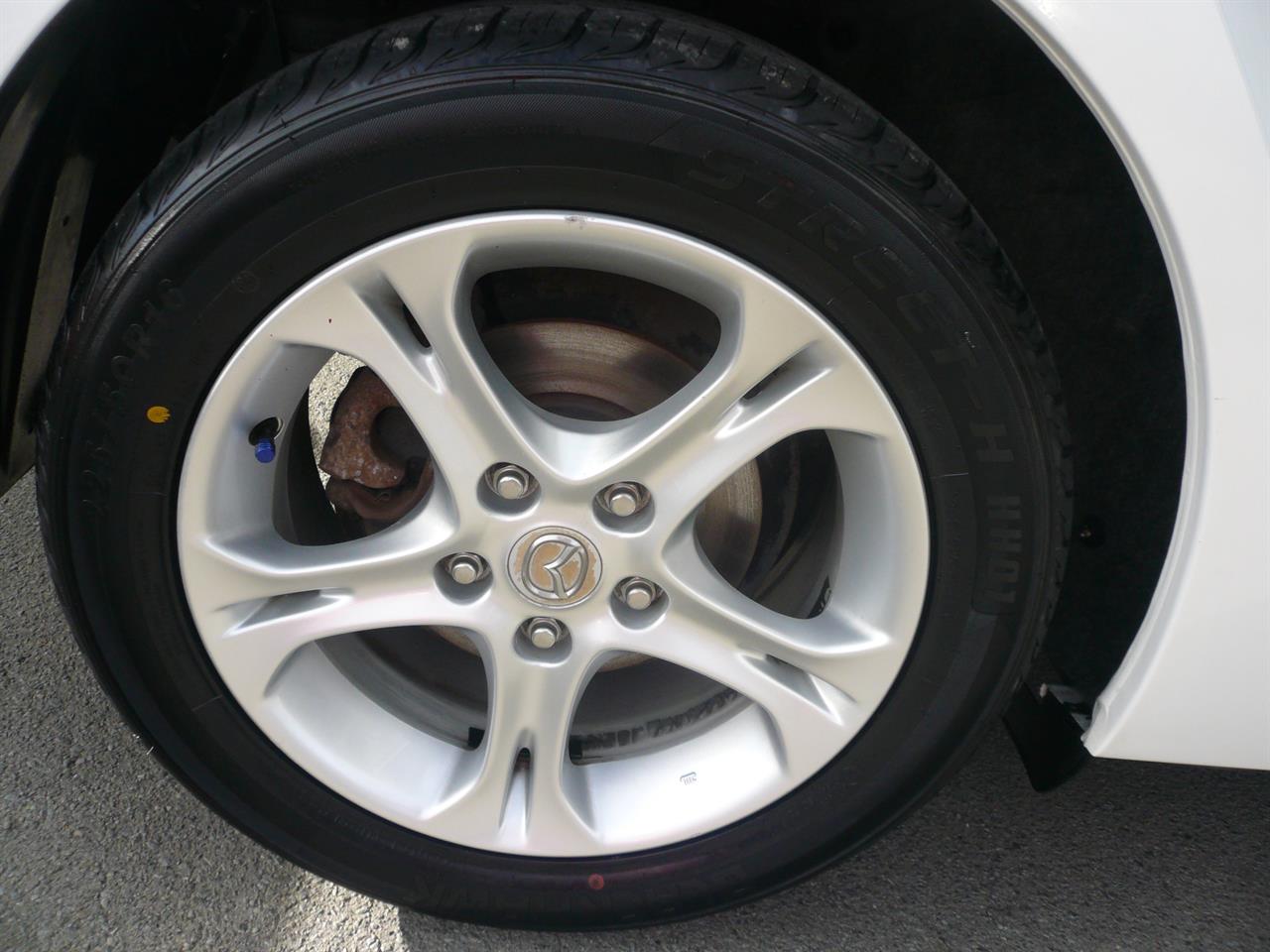 2014 Mazda Axela 6 speed 1500cc skyactive airbags abs Carousel 5