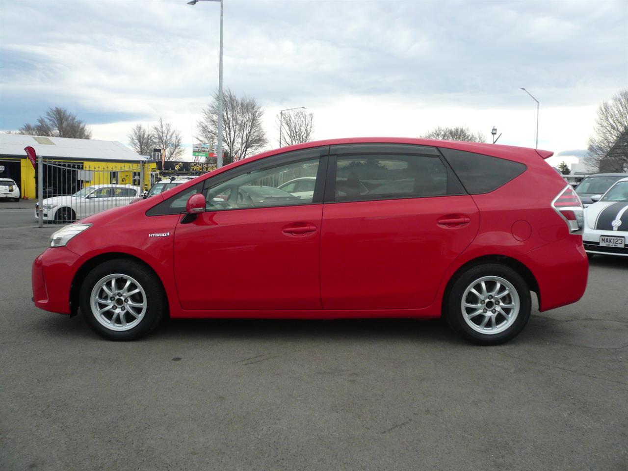 2015 Toyota Prius Alpha 1800cc hybrid automatic 8 airbags abs alloys Carousel 1