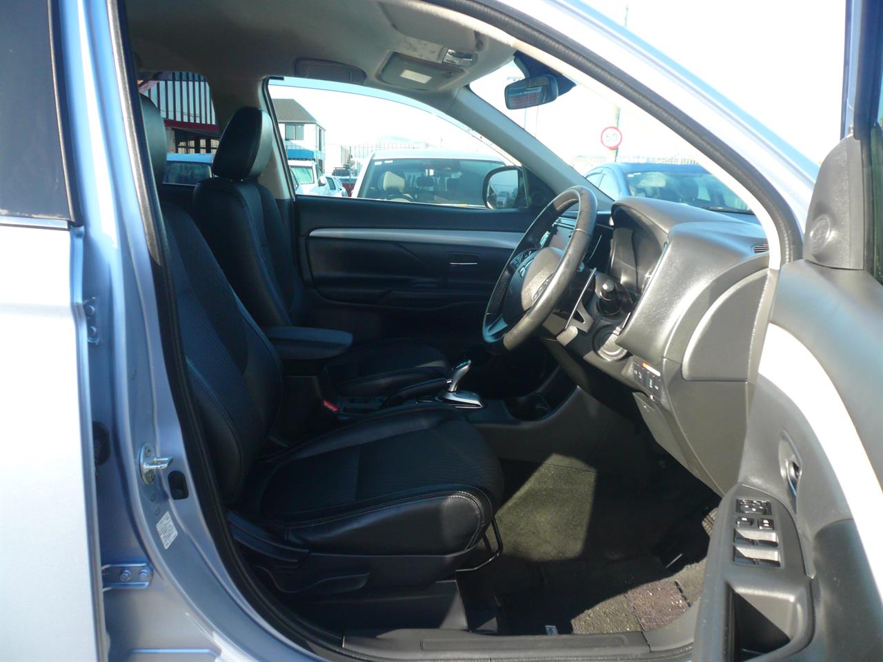 2013 Mitsubishi Outlander 2000cc phev hybrid half leather alloys 6 airbags automatic Carousel 1