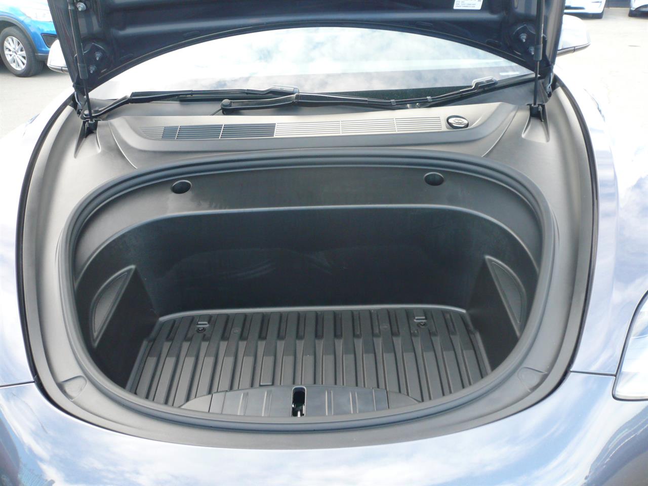 2021 Tesla Model 3 4wd long range CCS converted leather alloys Carousel 2