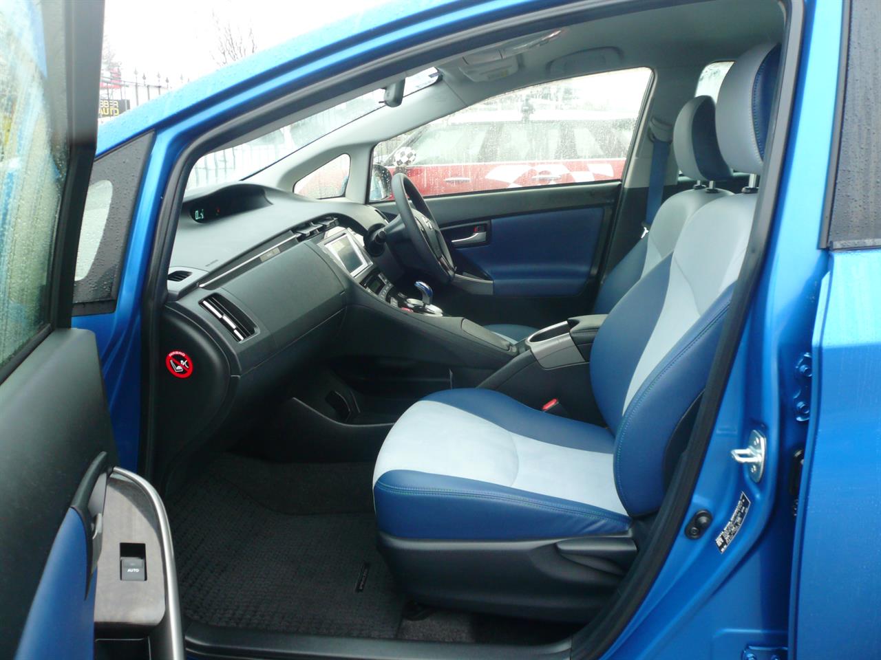 2014 Toyota Prius 1800cc hybrid 8 airbags abs alloys econmical Carousel 10