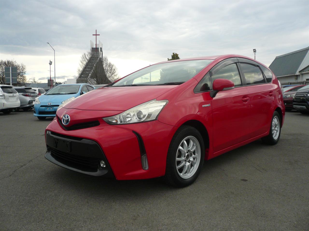 2015 Toyota Prius Alpha 1800cc hybrid automatic 8 airbags abs alloys