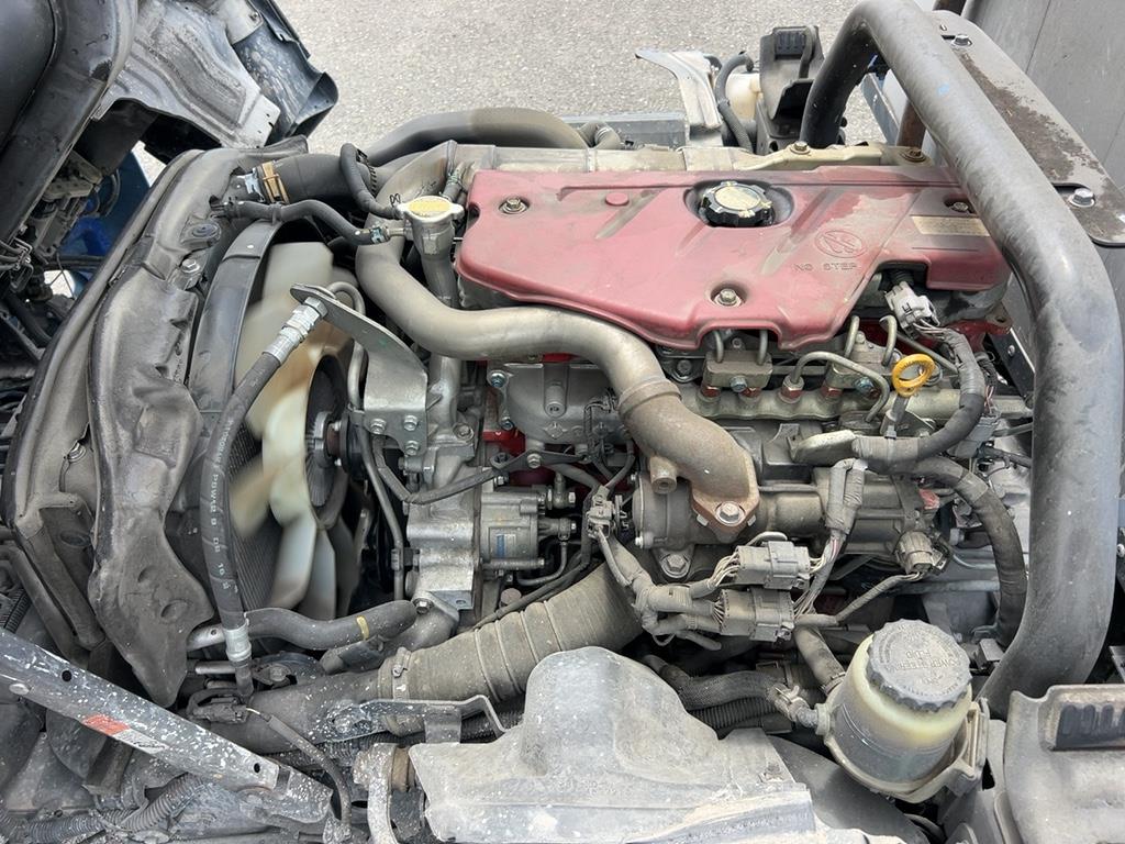 2014 Toyota Dyna bottle truck 2000cc diesel turbo automatic Carousel 3