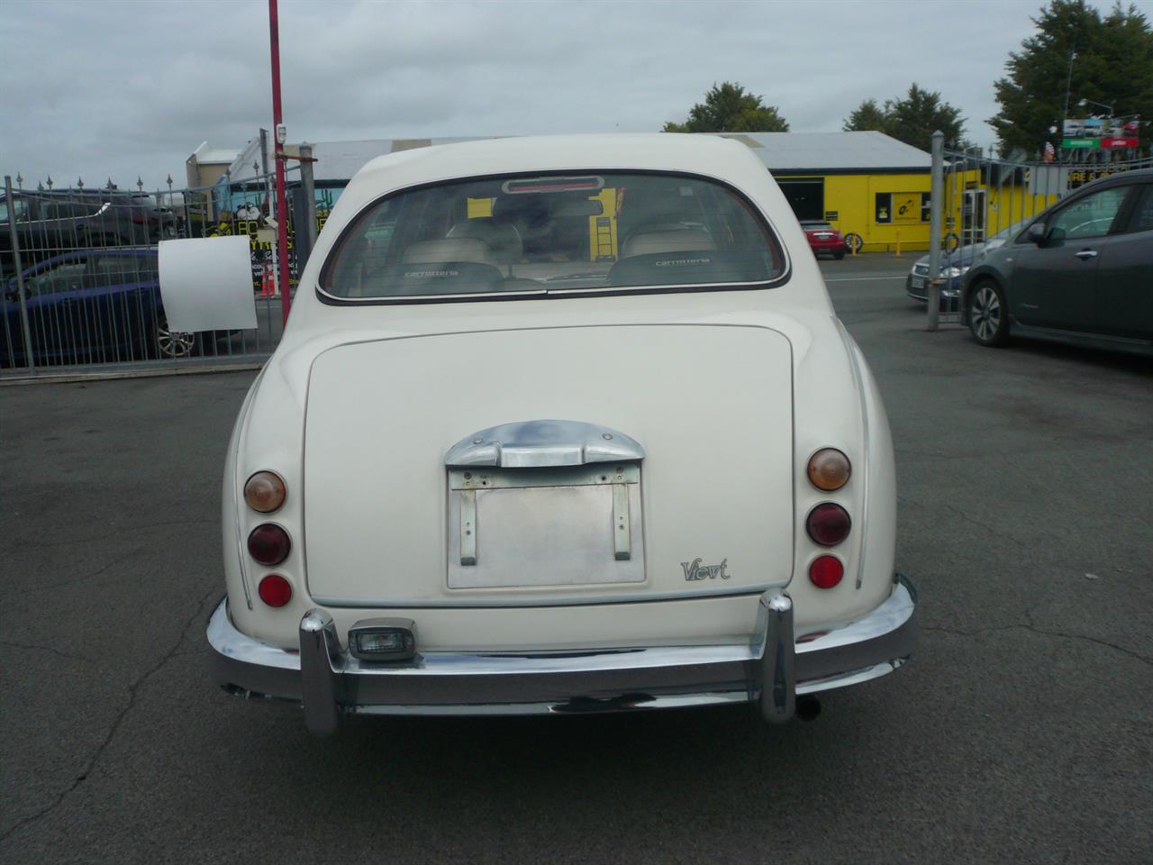 1995 Nissan March Mitsuoka 1300cc automatic airbags Carousel 10