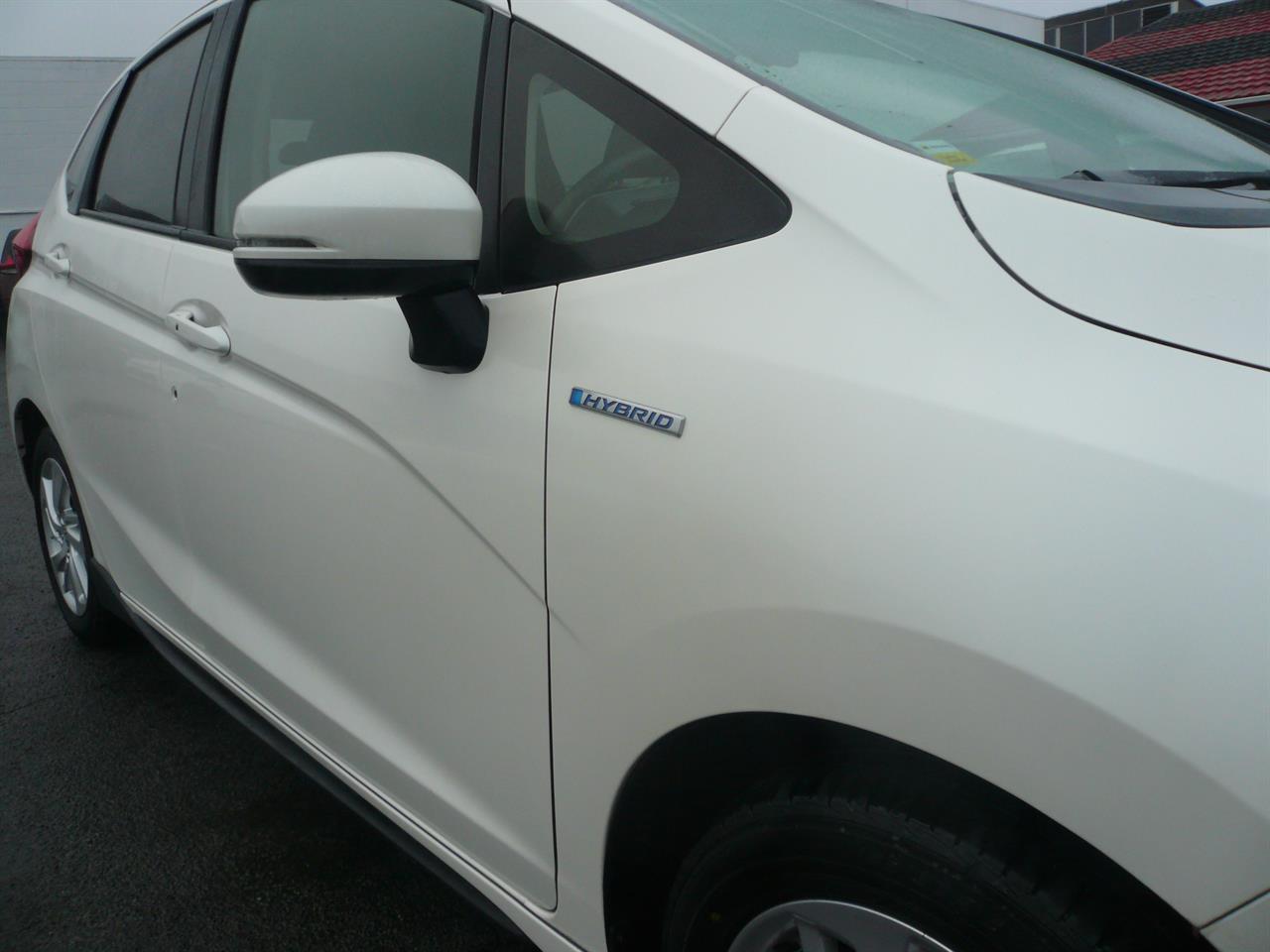 2014 Honda Fit 1500cc hybrid airbags abs alloys automatic Carousel 6