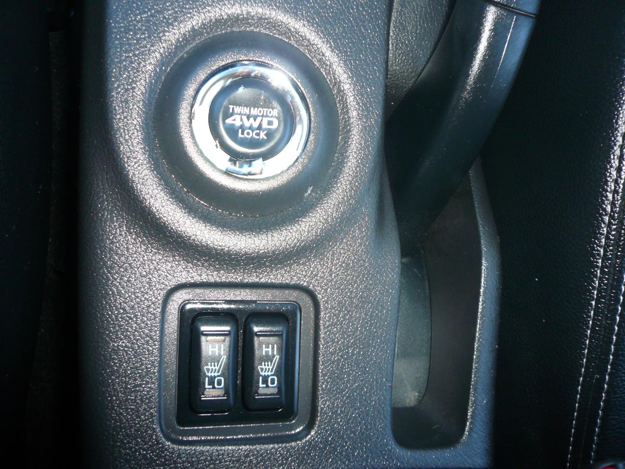 2013 Mitsubishi Outlander 2000cc phev hybrid half leather alloys 6 airbags automatic Carousel 16