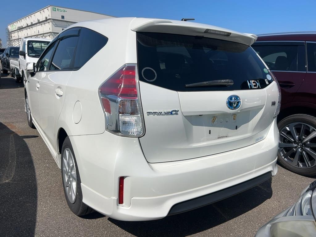 2016 Toyota Prius Alpha 1800cc hybrid automatic 8 airbags abs alloys Carousel 11