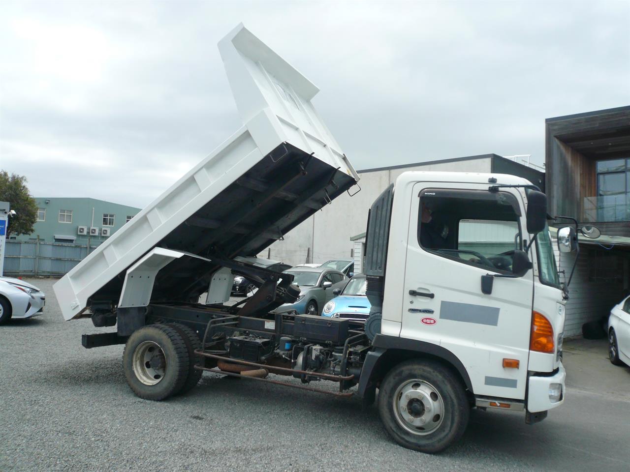 2016 Hino Ranger 3.7 tonnes tip truck 46kms certified 6 speed Carousel 6