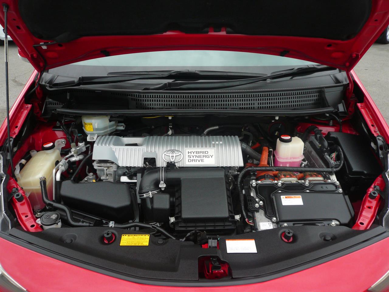 2015 Toyota Prius Alpha 1800cc hybrid automatic 8 airbags abs alloys Carousel 3
