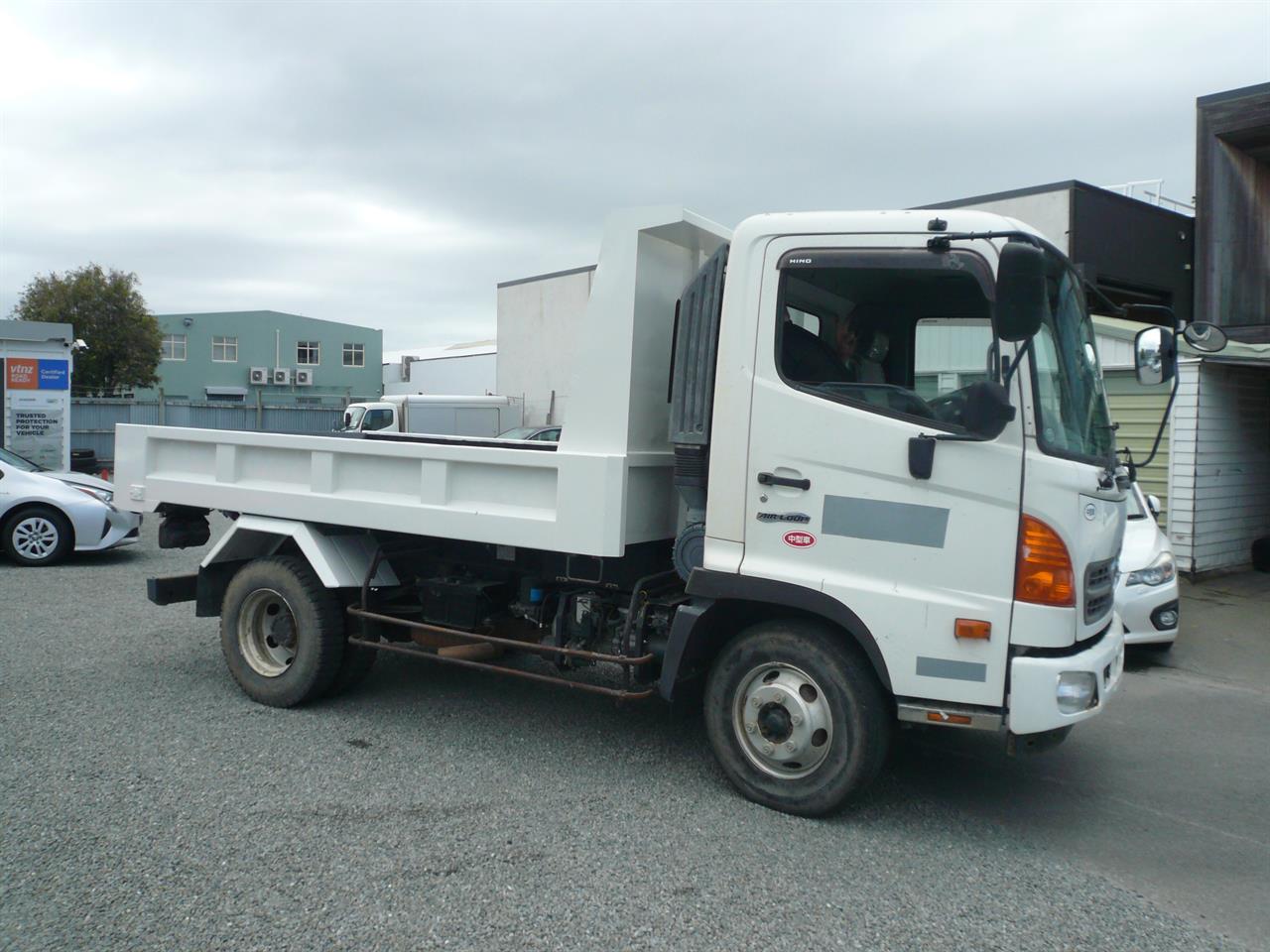 2016 Hino Ranger 3.7 tonnes tip truck 46kms certified 6 speed Carousel 3