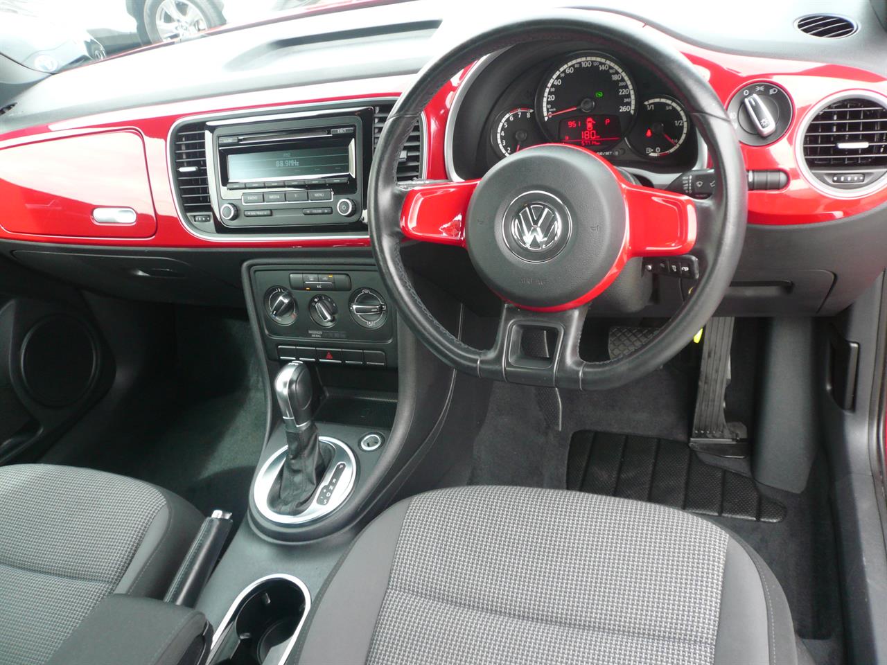 2013 Volkswagen beetle 1200cc turbo automatic alloys airbags Carousel 12