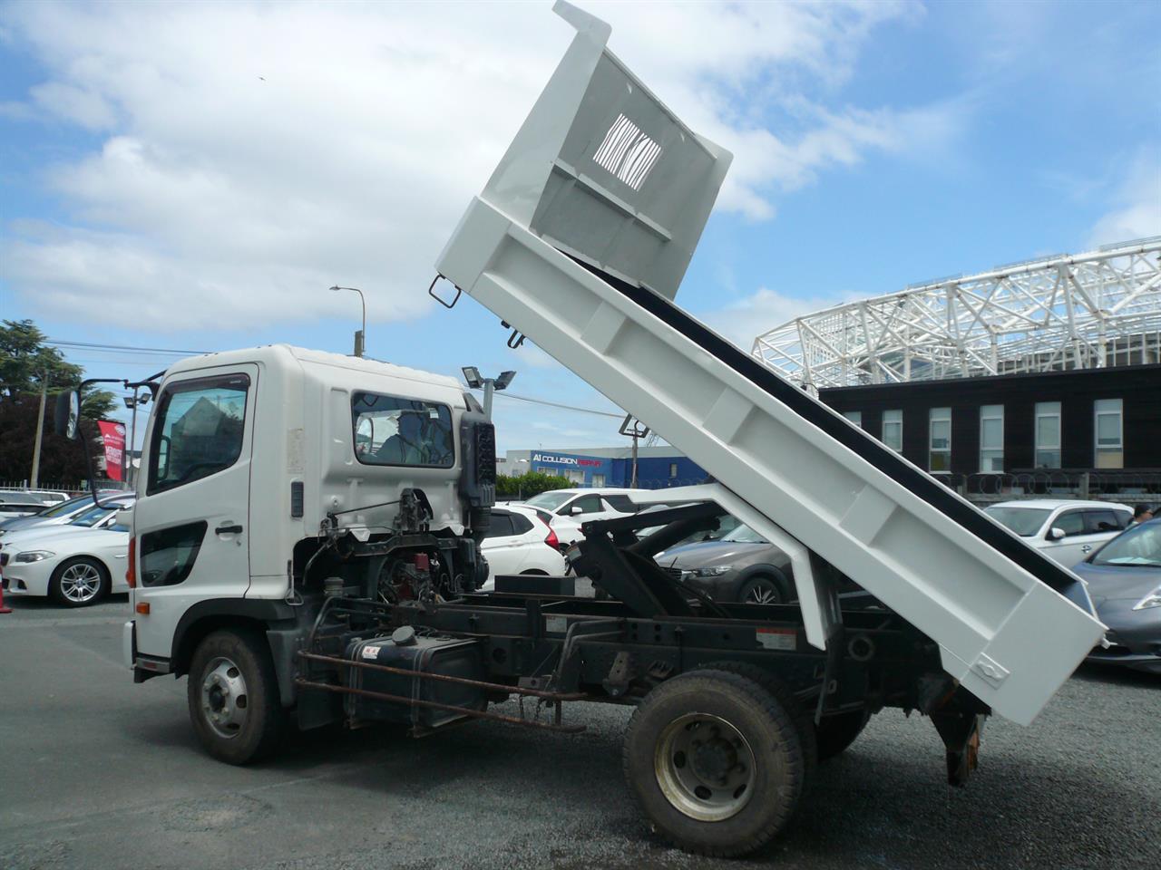 2016 Hino Ranger 3.7 tonnes tip truck 46kms certified 6 speed Carousel 4