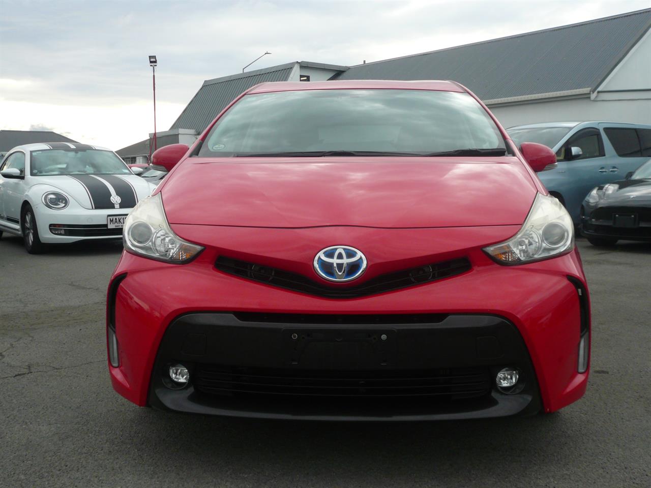 2015 Toyota Prius Alpha 1800cc hybrid automatic 8 airbags abs alloys Carousel 5
