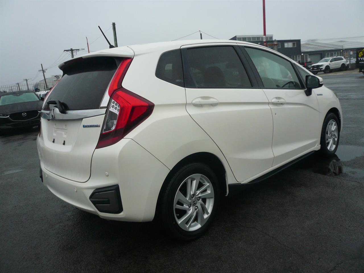 2014 Honda Fit 1500cc hybrid airbags abs alloys automatic Carousel 14