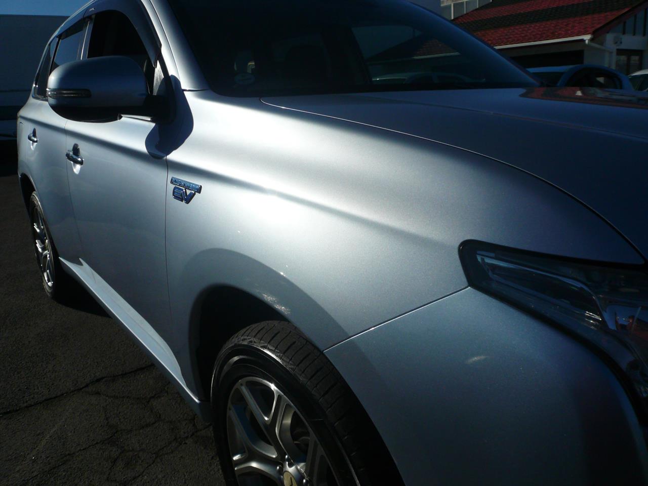 2013 Mitsubishi Outlander 2000cc phev hybrid half leather alloys 6 airbags automatic Carousel 8