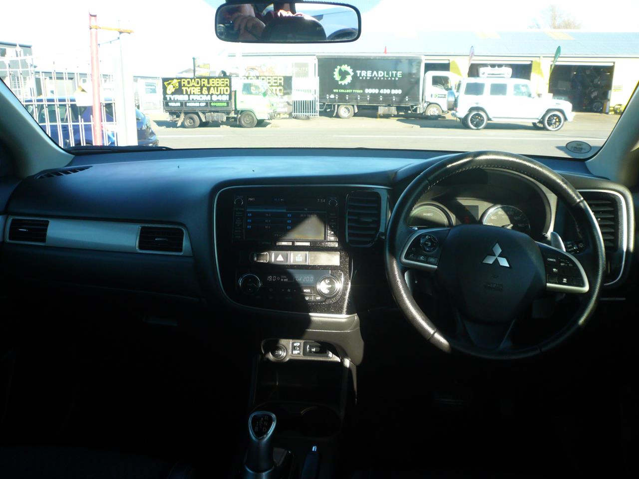 2013 Mitsubishi Outlander 2000cc phev hybrid half leather alloys 6 airbags automatic Carousel 17