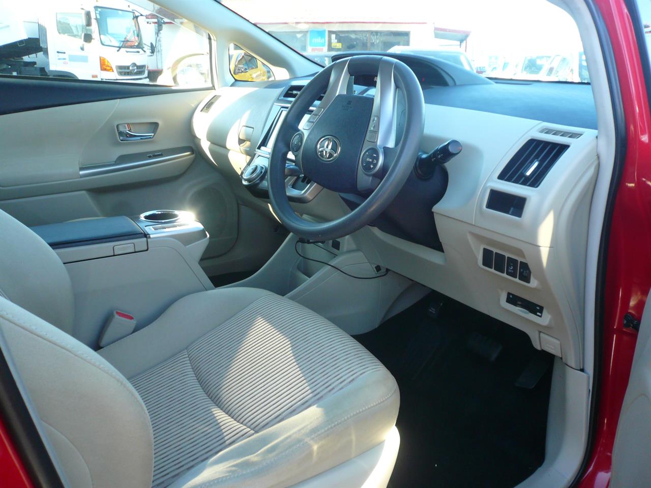 2015 Toyota Prius Alpha 1800cc hybrid automatic 8 airbags abs alloys Carousel 10