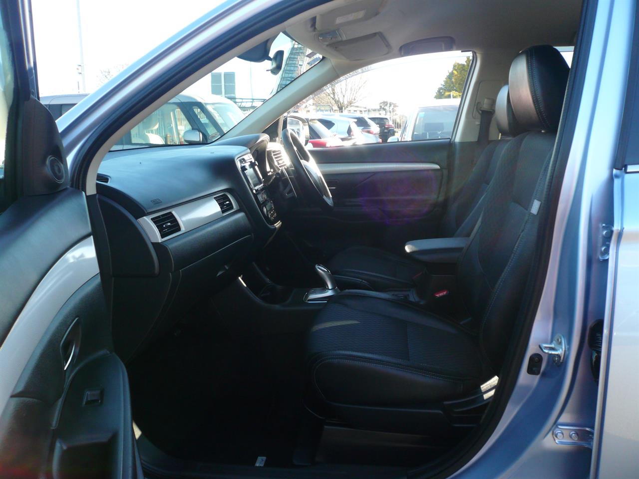 2013 Mitsubishi Outlander 2000cc phev hybrid half leather alloys 6 airbags automatic Carousel 2