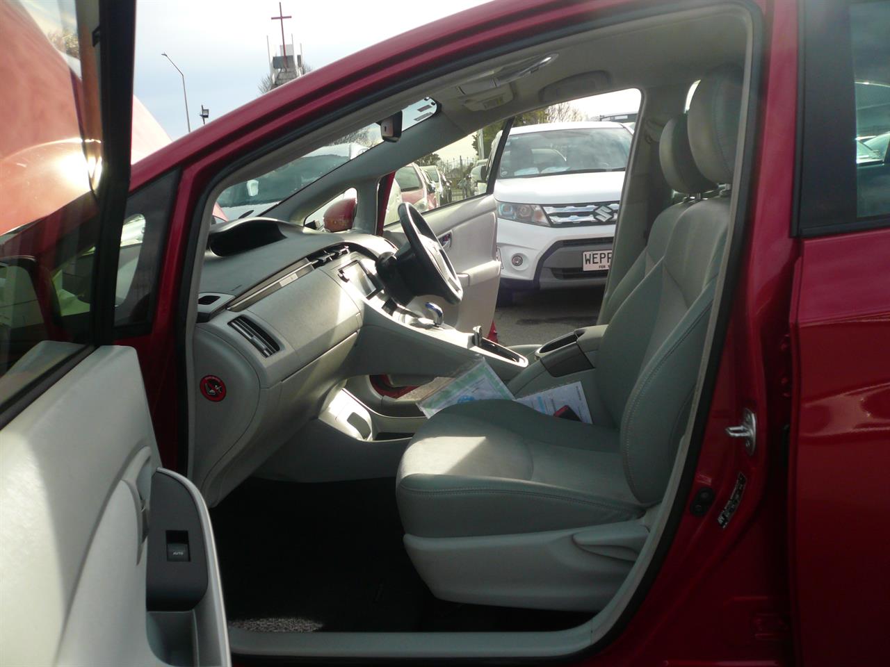 2014 Toyota Prius 1800cc hybrid electric seats cruise control 8 airbags abs Carousel 2