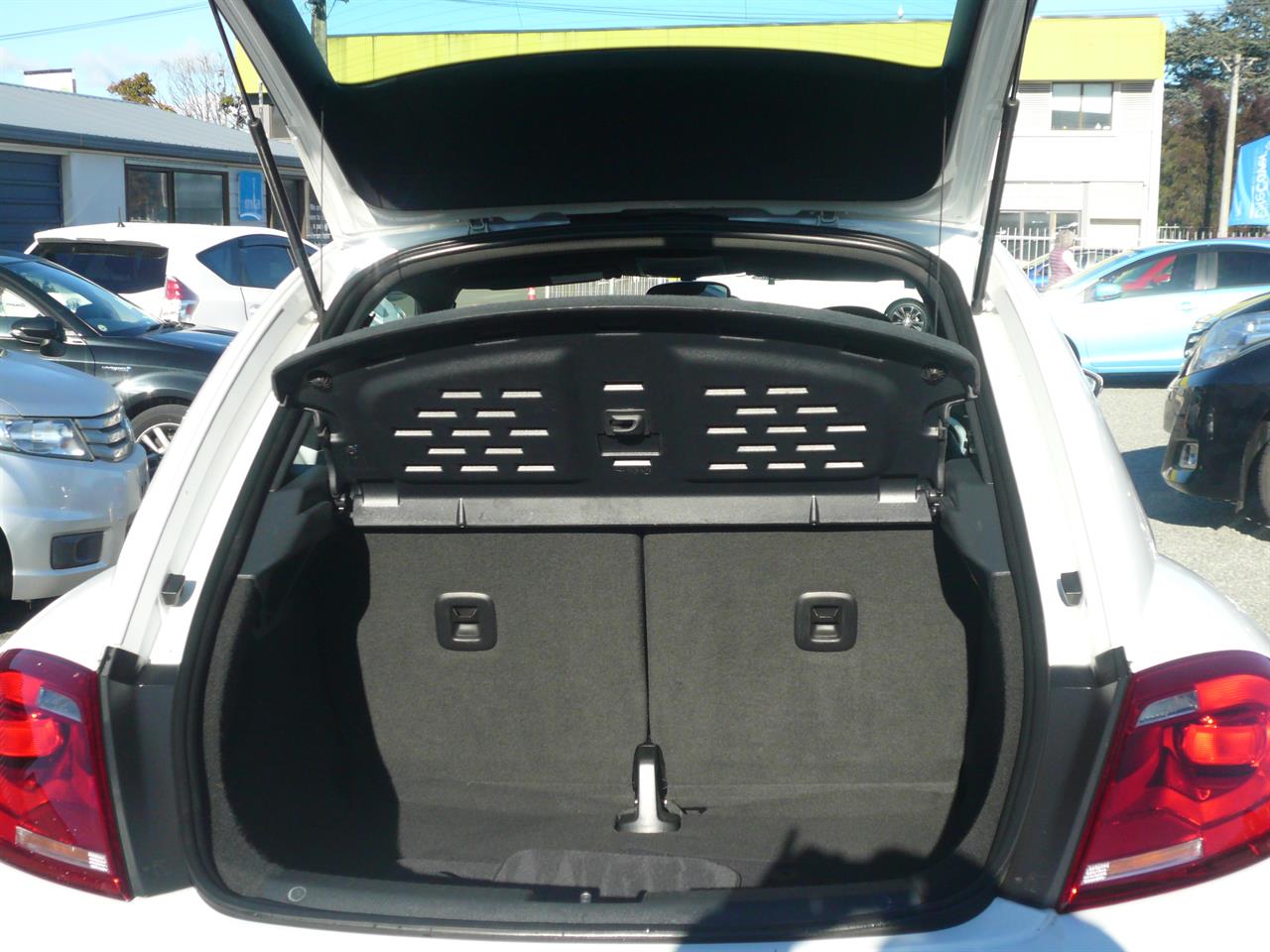 2014 Volkswagen beetle 1200cc turbo automatic alloys airbags Carousel 1