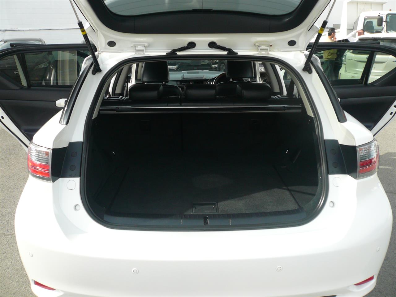 2013 Lexus CT200H 1800cc hybrid leather 8 airbags abs alloys Carousel 4