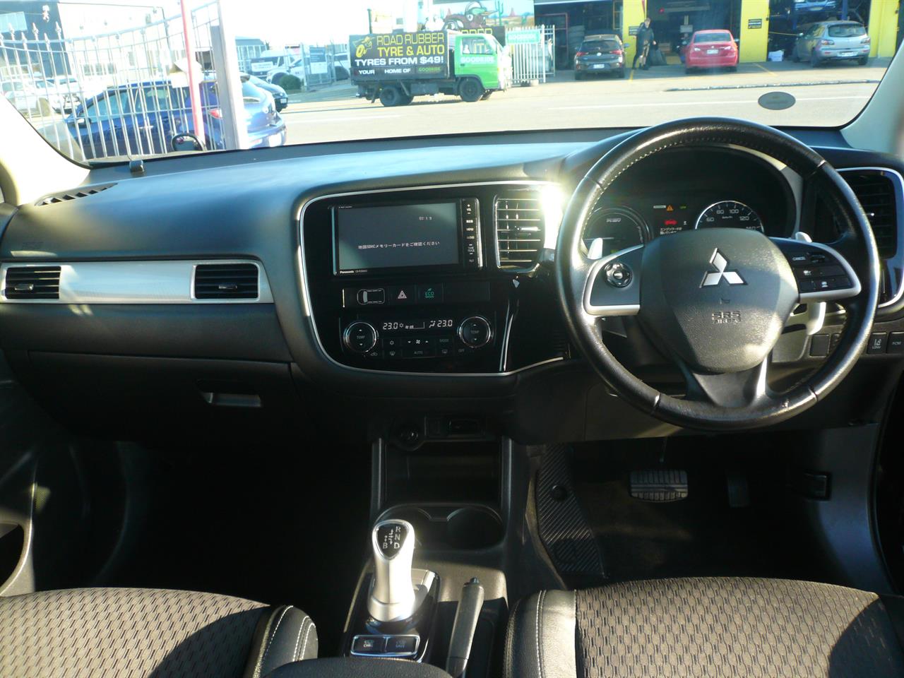2015 Mitsubishi Outlander 2000cc phev hybrid half leather alloys 6 airbags automatic Carousel 3