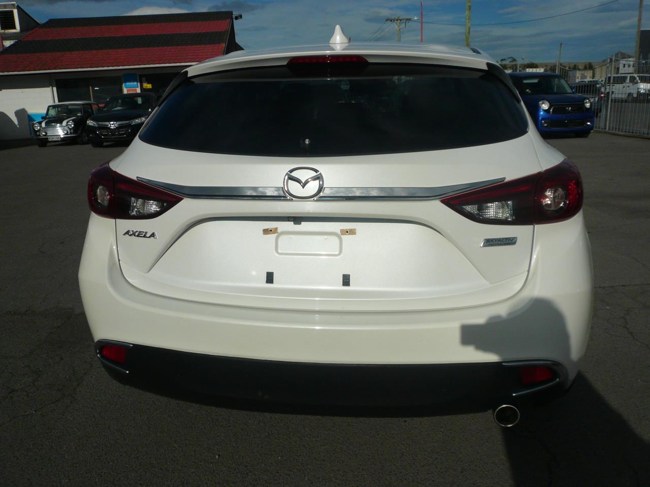 2014 Mazda Axela 6 speed 1500cc skyactive airbags abs Carousel 9