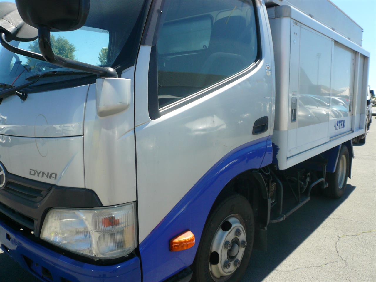 2014 Toyota Dyna bottle truck 2000cc diesel turbo automatic Carousel 8