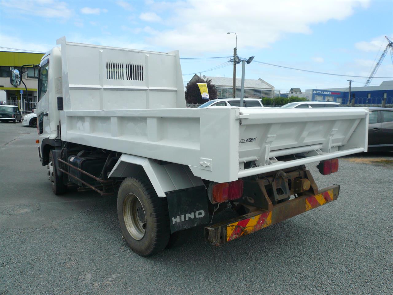 2016 Hino Ranger 3.7 tonnes tip truck 46kms certified 6 speed Carousel 7