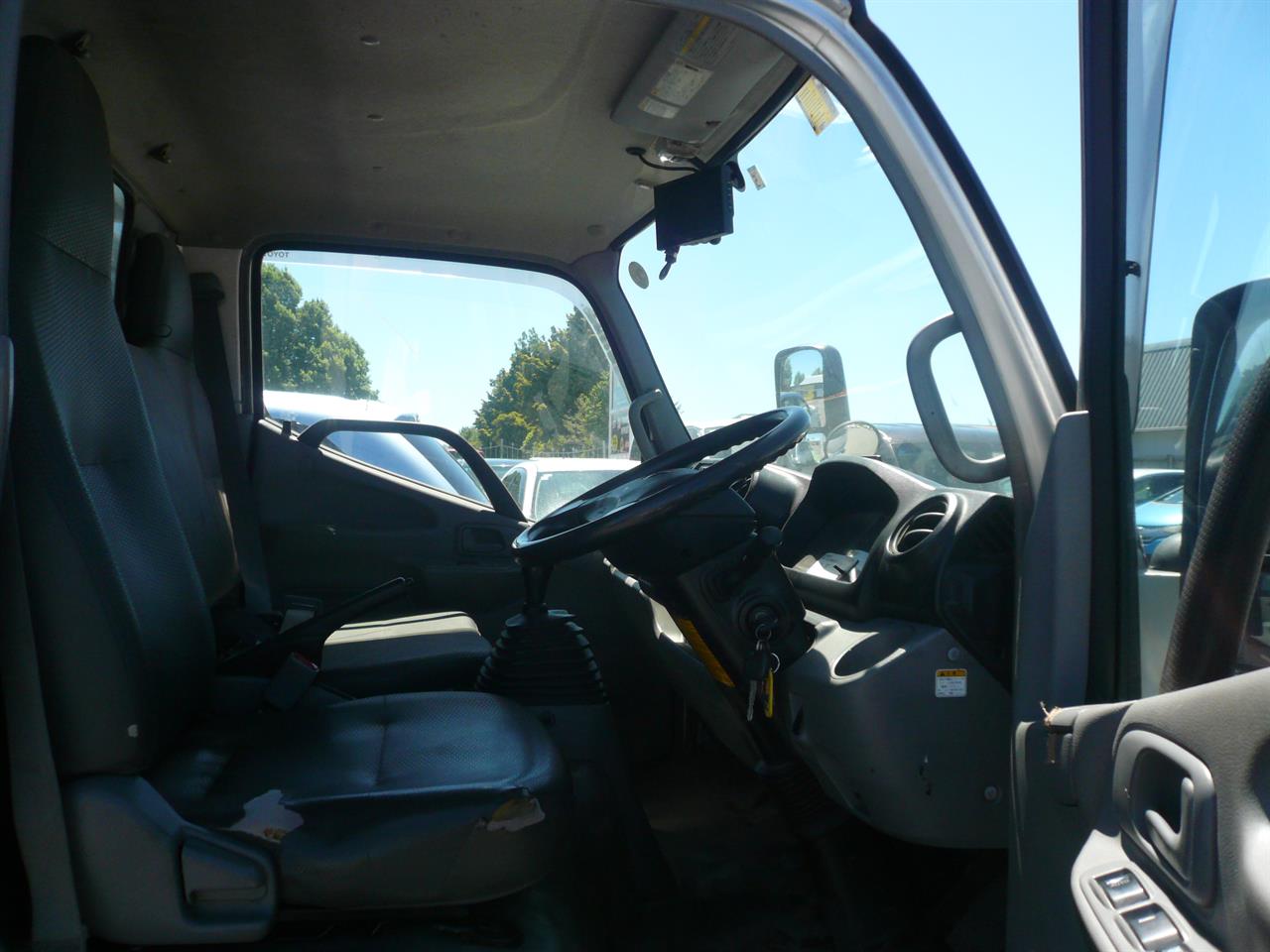 2014 Toyota Dyna bottle truck 2000cc diesel turbo automatic Carousel 17