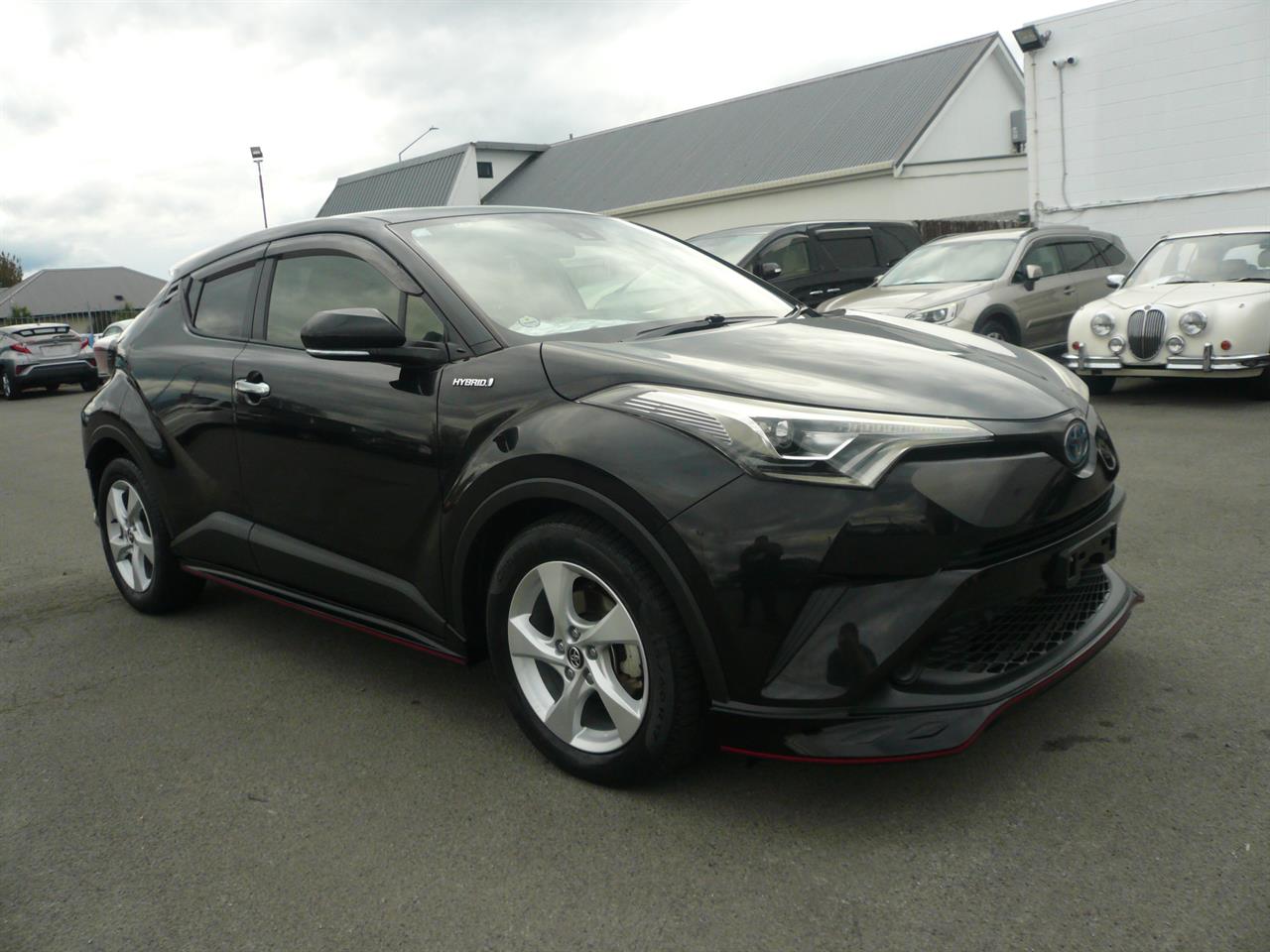 2017 Toyota C-HR 1800cc hybrid bodykits alloys abs airbags automatic Carousel 9