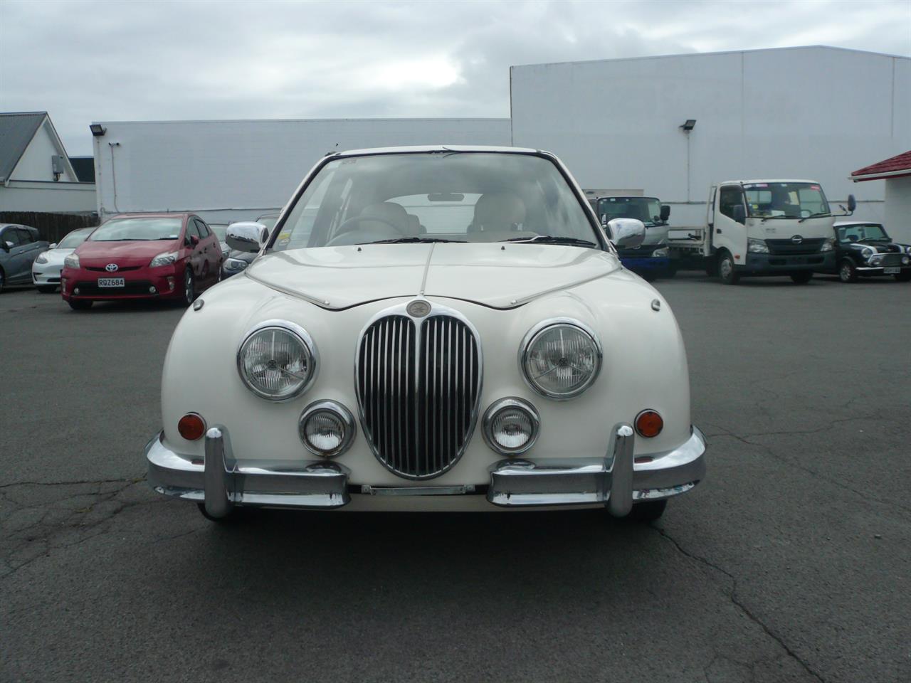 1995 Nissan March Mitsuoka 1300cc automatic airbags Carousel 7