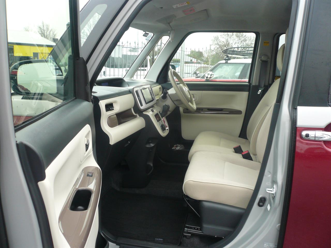 2017 Daihatsu Move Canbus 660cc automatic airbags abs Carousel 2