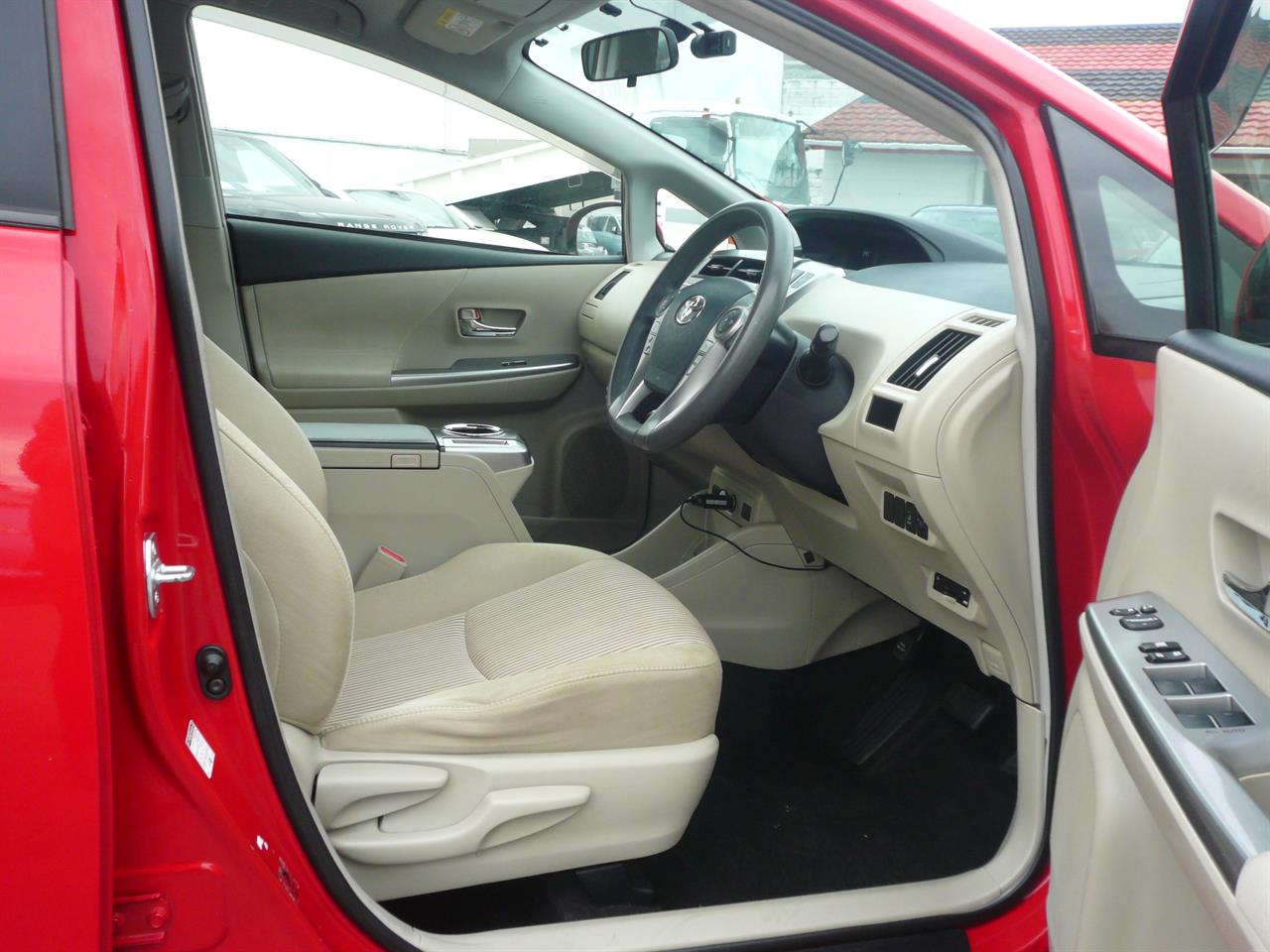 2015 Toyota Prius Alpha 1800cc hybrid automatic 8 airbags abs alloys Carousel 11