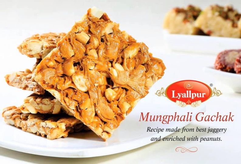 Lyallpur Mungfali Gachak Bar 400g
